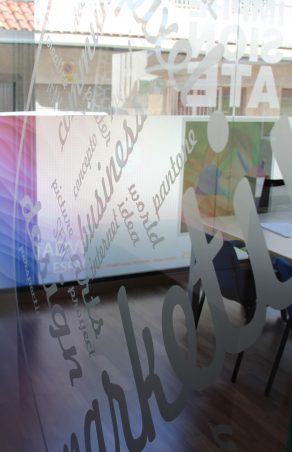PASOS PARA COLOCAR UN VINILO DE FORMA FÁCIL
