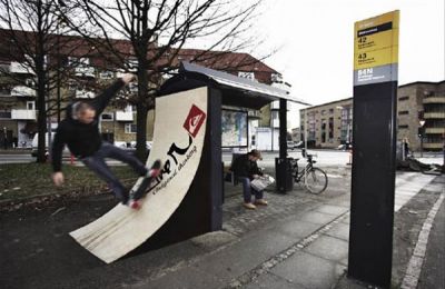 Publicidad marquesina ropa en paradas de autobús